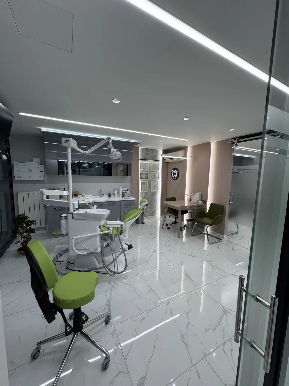 Klinik 4, geniş açı