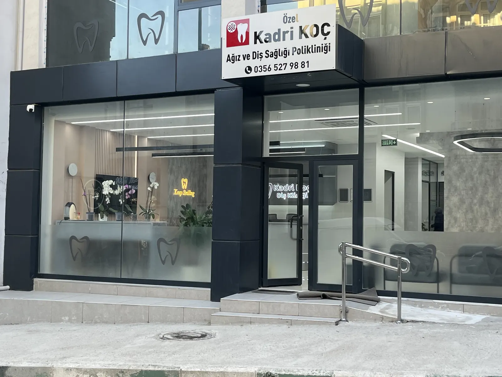 Özel Kadri Koç Ağız ve Diş Sağlığı Polikliniği dış cephe ve giriş