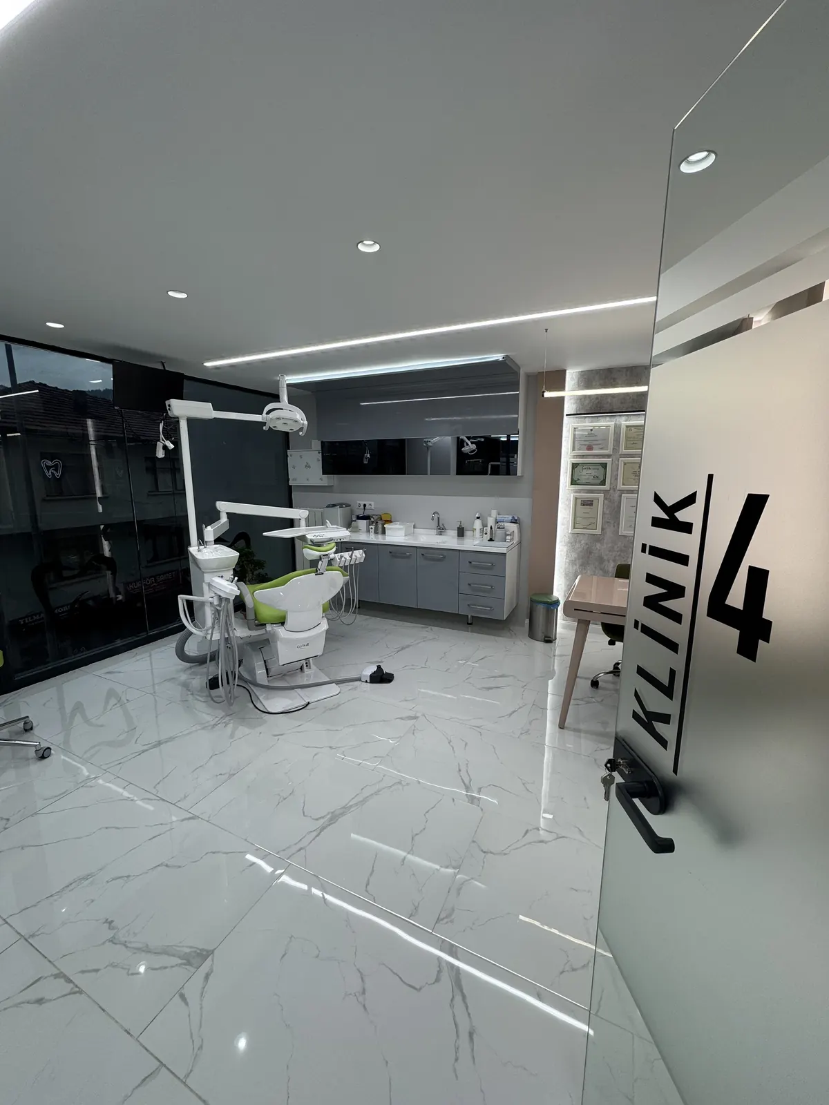 Klinik 4 tedavi odası
